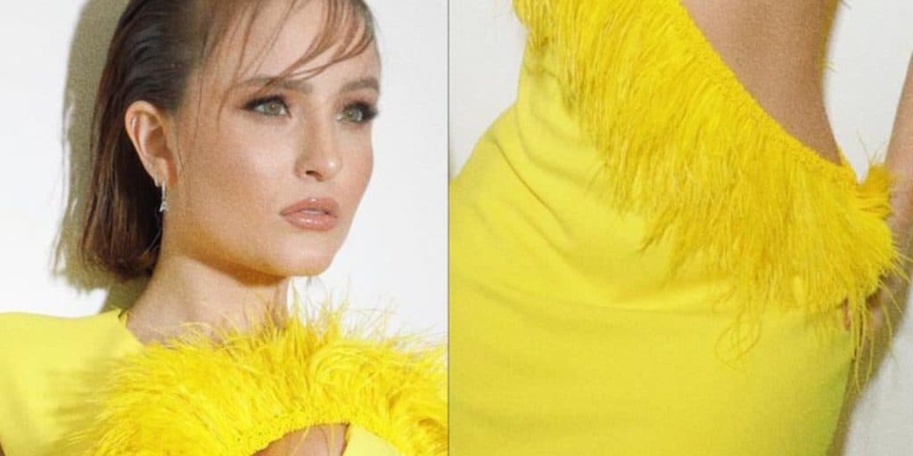Larissa Manoela abusa em vestido aberto nos seios e deixa escapar tatuagem que pouca gente já viu