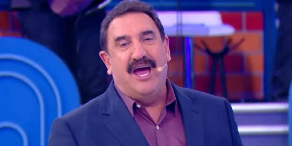 Ratinho se surpreende com nova funcionária, faz revelação e manda recado: “Primeira vez”