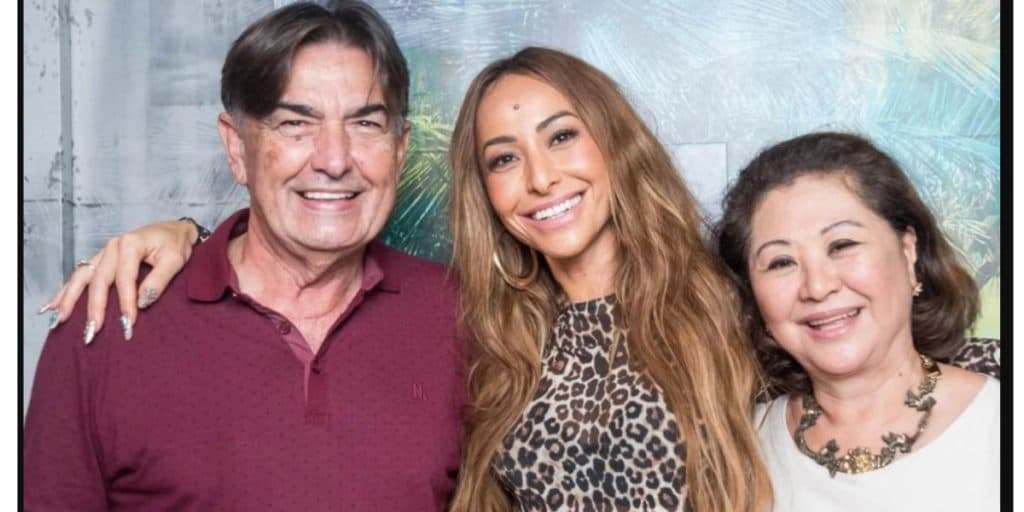 Mãe de Sabrina Sato entrega que não mora com o marido e dispara verdade: "Cansa, né?"