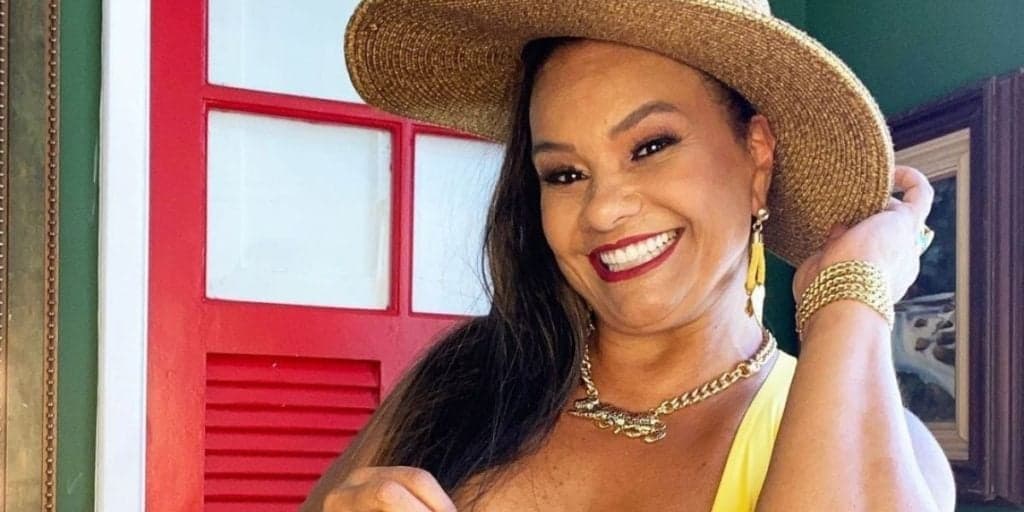 “De calcinha e sem sutiã”, Solange Couto surge em foto sensual e prova o porquê é uma das mulheres mais bonitas