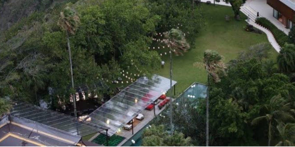 Área externa da casa de Luciano Huck, com heliponto (Foto: Instagram)
