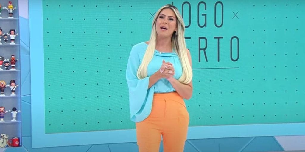 Renata Fan convoca repórter ao Jogo Aberto e queixa é feita na Band: "Tudo acontece comigo ao vivo"