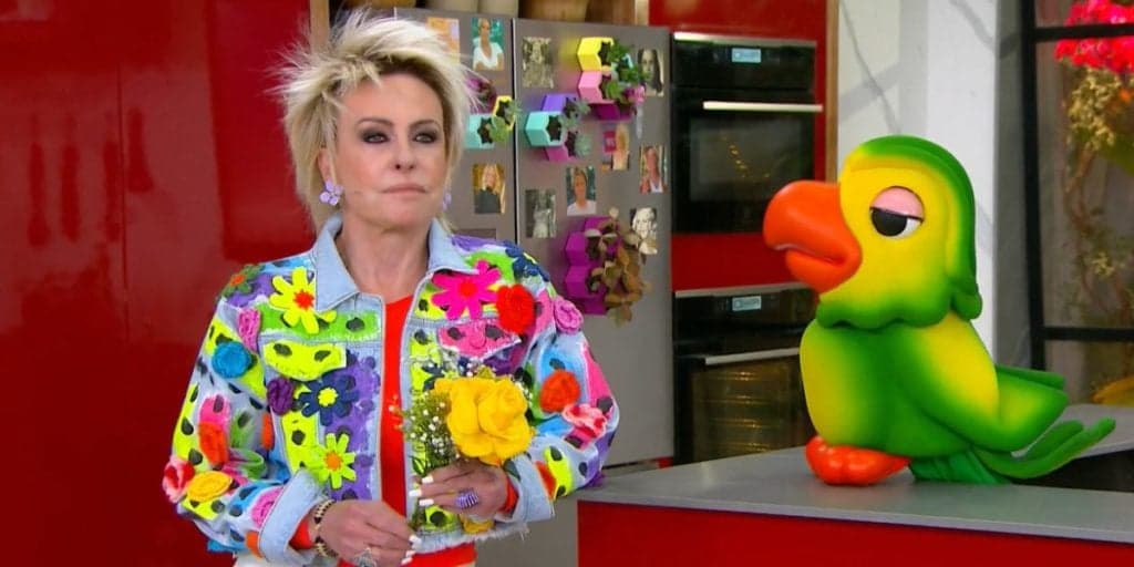 Ana Maria é pega desprevenida ao vivo, vai ao ar sem saber e com cara de poucos amigos: “Estou escutando”