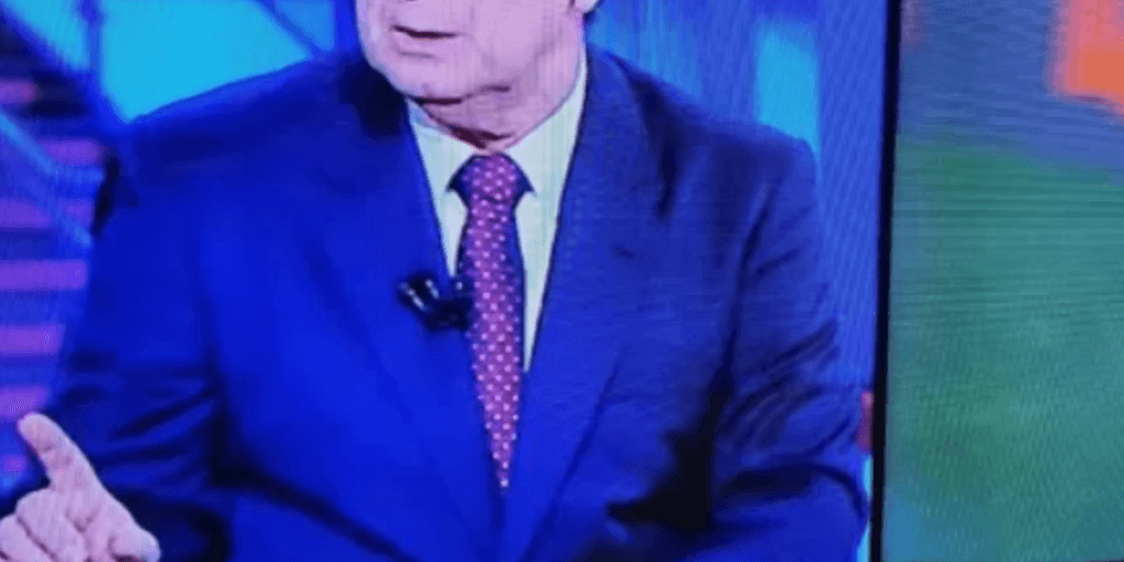 Apresentador passa mal ao vivo, é tirado do estúdio às pressas e estado é revelado: "Está sendo atendido"