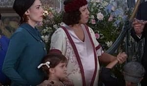 Bárbara e Lourdes invadem noivado em O Cravo e a Rosa (Foto: Reprodução / Globo) Bárbara e Lourdes invadem noivado em O Cravo e a Rosa (Foto: Reprodução / Globo)