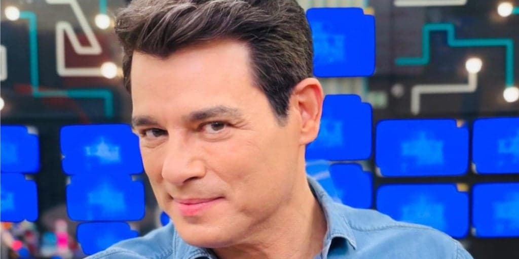 Celso Portiolli posta meme com os olhos 'tremendo': "Nervoso antes de entrar no ar"