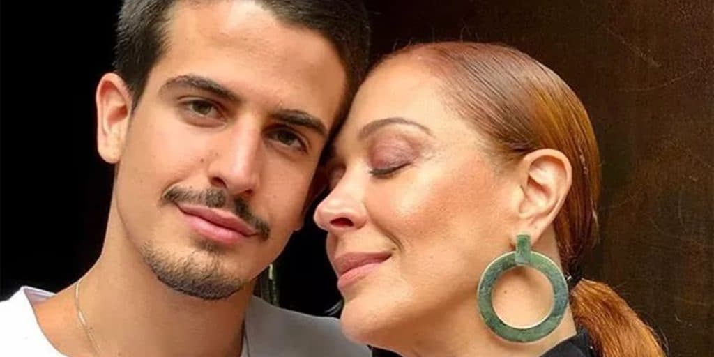 Enzo Celulari confessa que usa as roupas da mãe, Claudia Raia, e confirma: "Livre pra todo mundo"