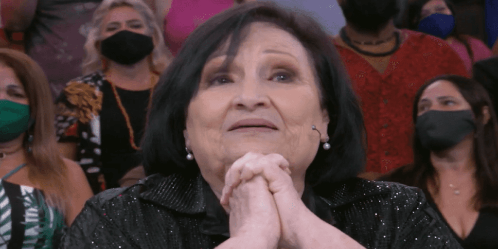 Déa Lúcia recebe pergunta certeira de mulher da plateia e dá lição de vida no palco do "Domingão": "Respeitar o seu filho"