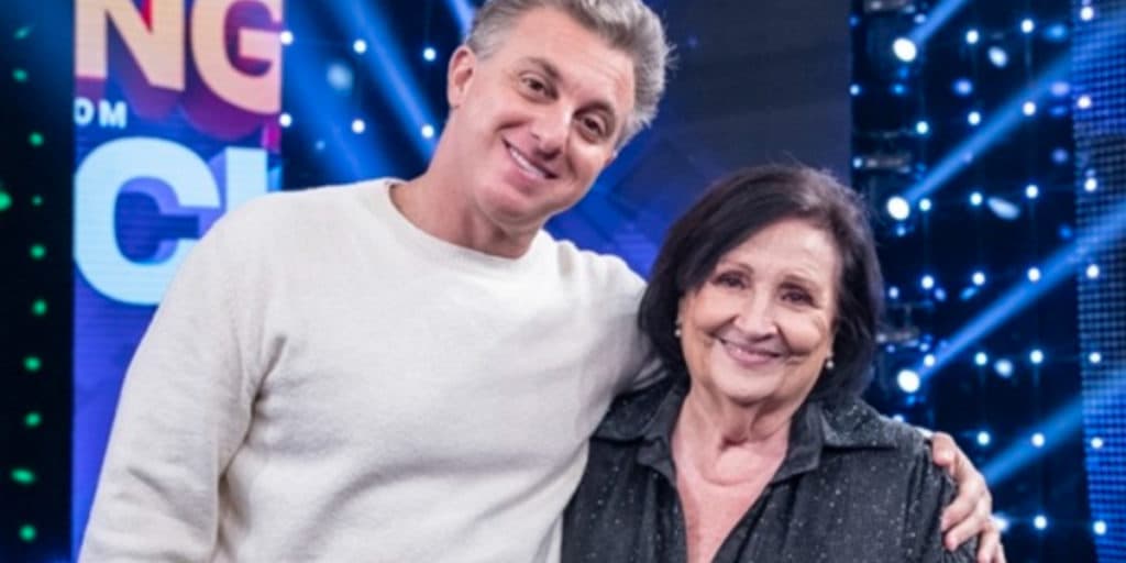 Déa Lúcia ganha quadro solo no Domingão e faz apelo pra Luciano Huck: "Aumenta o salário''