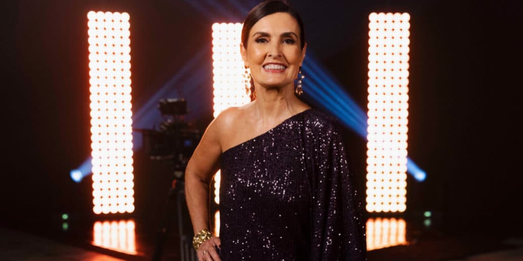 Aos 60 anos, Fátima Bernardes surge de biquíni fininho e mostra corpão nunca visto antes