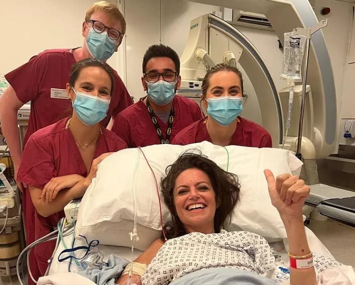 Deborah James em tratamento contra um câncer no intestino. A jornalista do The Sun e da BBC foi diagnosticada com a doença em 2016 e, atualmente, recebe cuidados paliativos em casa. (Foto Reprodução/ Instagram) Deborah James em tratamento contra um câncer no intestino. A jornalista do The Sun e da BBC foi diagnosticada com a doença em 2016 e, atualmente, recebe cuidados paliativos em casa. (Foto Reprodução/ Instagram)