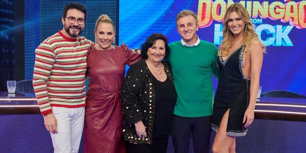 Silvio Santos revela verdadeiro motivo da demissão de Lívia Andrade; famosa agora é da Globo