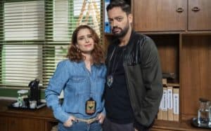 Cara e Coragem - Vem  à tona segredo bombástico de Ítalo (Paulo Lessa), que fica na mira de Marcela (Julia Lund) e Paulo (Fernando Caruso) (Foto: Reprodução / Globo)