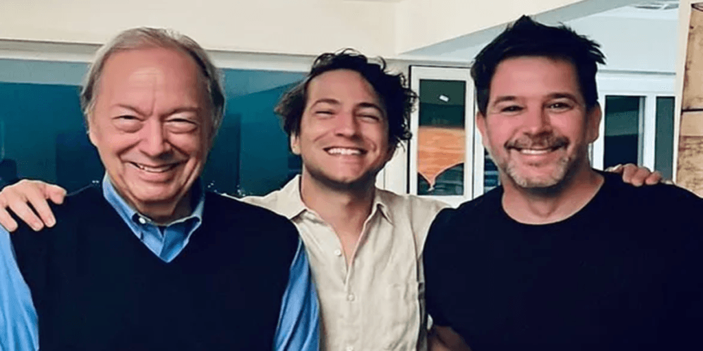 Recatado, Murilo Benício curte jantar com irmão e pai de seu novo grande amor: “Quase pulei no avião”