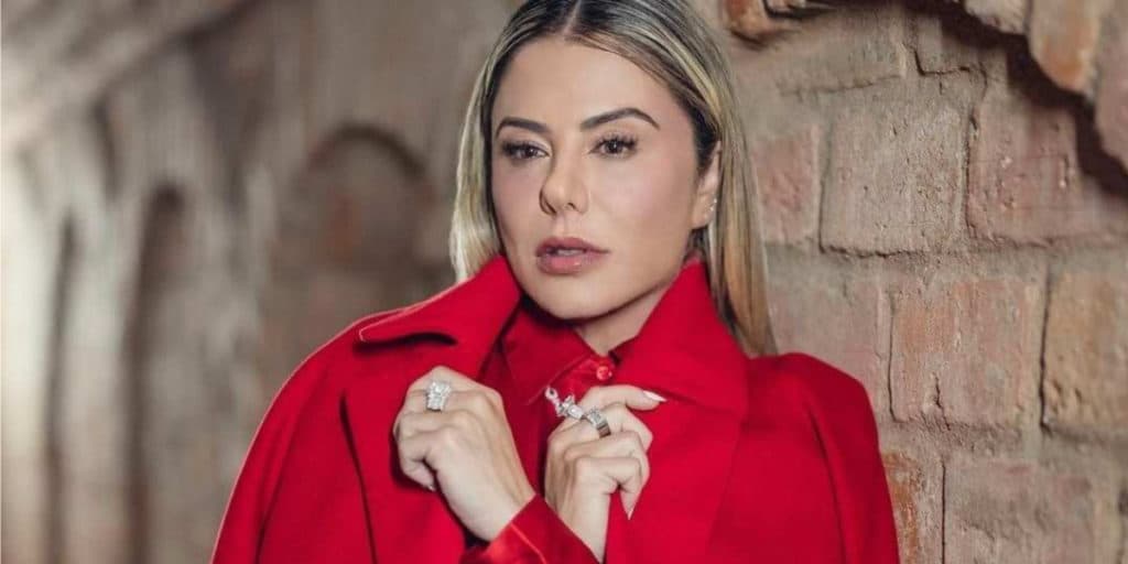 "O tempo inteiro", Poliana Rocha fala sobre ciúmes do filho com a sogra e expõe realidade: "Sinto é:"