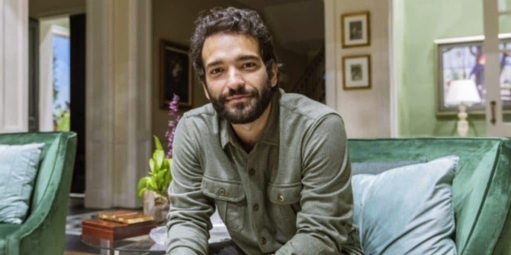 Humberto Carrão é vítima de 'blitz' do Whatsapp e é perseguido nas ruas do Rio de Janeiro