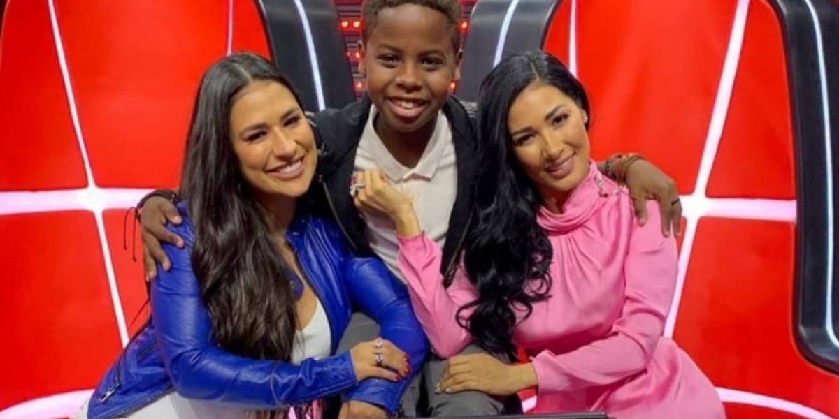 Simone e Simaria ao lado de Jeremias no Palco do The Voice Kids - Foto: Reprodução