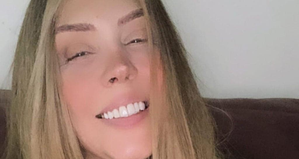 Lutando contra câncer, Simony faz desabafo e explica internação: "É assim que enfrento minhas batalhas"