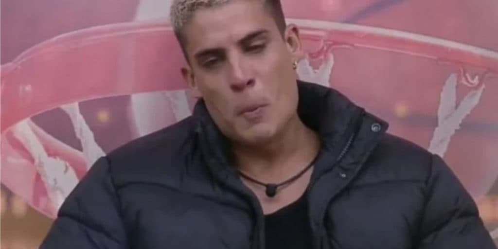 A Fazenda 14: Tiago Ramos bebe demais, quebra cenário e gera punição grave: "É proibido''