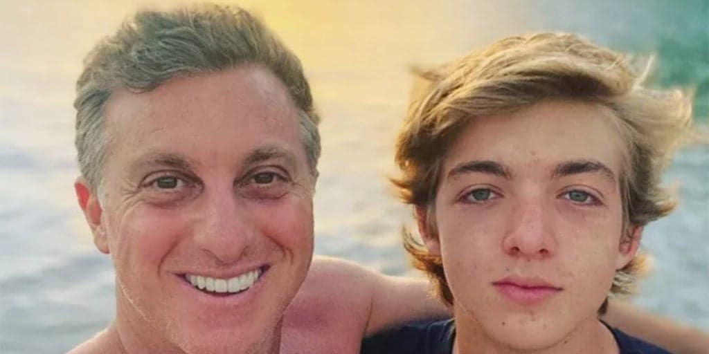 Discreto, filho bonitão de Luciano Huck e Angélica fala sobre a fama e assume: "Tento viver''