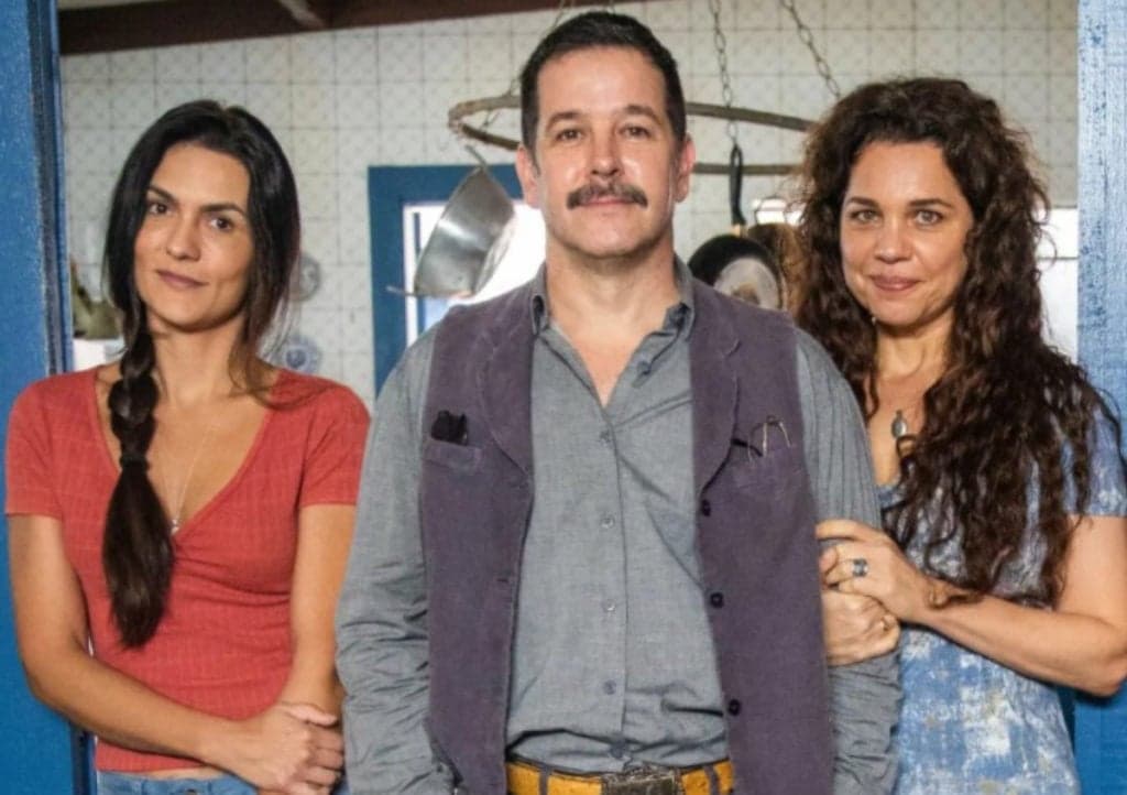 Pantanal - Curioso, Tenório faz chantagem com Zefa para descobrir vida sexual de Maria Bruaca