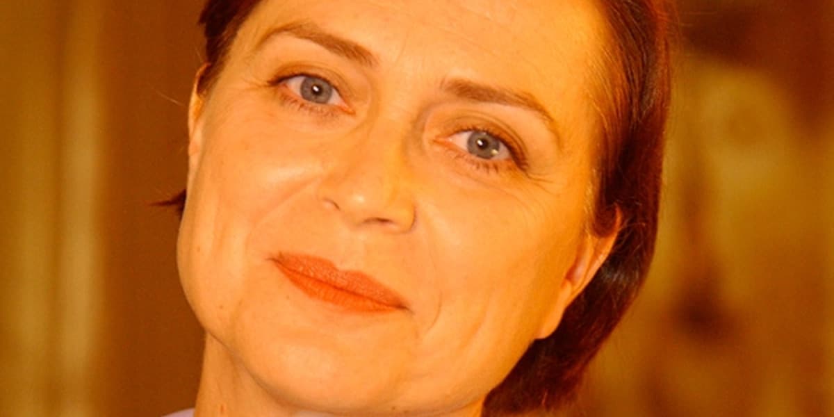A filha de Miriam Pires, Cristina Mullins, entrou na trama para reviver a trajetória da mãe (Foto Reprodução/Internet) A filha de Miriam Pires, Cristina Mullins, entrou na trama para reviver a trajetória da mãe (Foto Reprodução/Internet)