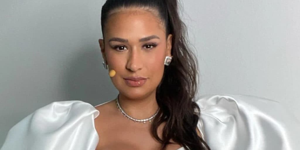 Simone se apresenta no CTN  e anuncia sociedade com a destilaria em primeiro show solo em São Paulo