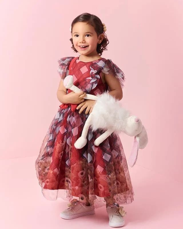 Manu Tralli, filha do casal César Tralli e Ticiane Pinheiro é tão linda, que para muitos ela é a menina mais linda do Brasil - (Foto: Reprodução/Bazaar Kids) Manu Tralli, filha do casal César Tralli e Ticiane Pinheiro é tão linda, que para muitos ela é a menina mais linda do Brasil - (Foto: Reprodução/Bazaar Kids)