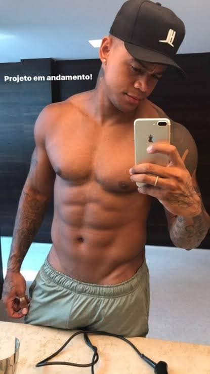 Humorista Whindersson Nunes fica chocado com tamanho do p*nis do cantor  Léo Santana e faz declaração surpreendente - Foto Reprodução Instagram