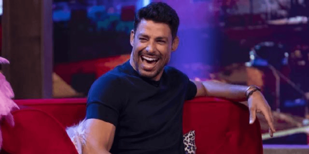 Cauã Reymond confessa maior vergonha que passou em bastidores de gravações e assume: "Cena de sex*"