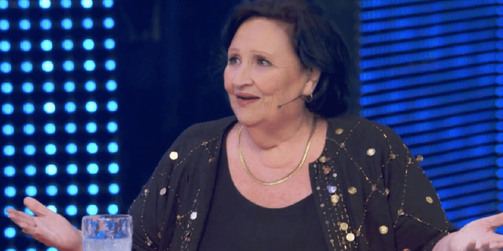 O que Déa Lúcia, mãe de Paulo Gustavo, tirou de dentro do sutiã na Globo deixou ator chocado: "Para você"