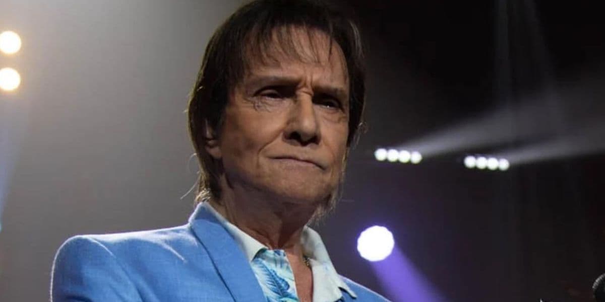Roberto carlos paralisa seu show para prestar homenagens para Gal Costa e Rolando Boldrin (Reprodução: G1)
