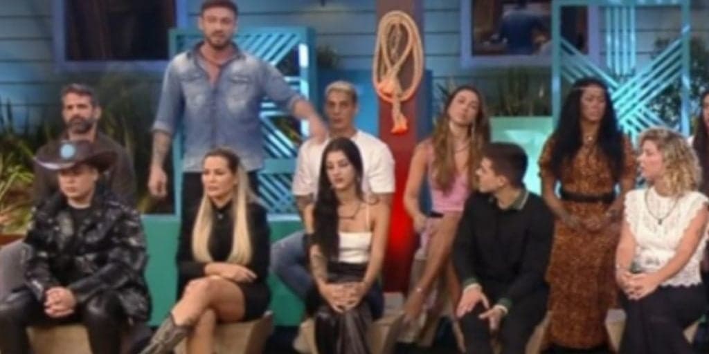 Bispos ficam sabendo do que está acontecendo em A Fazenda e tomam atitude rapidamente