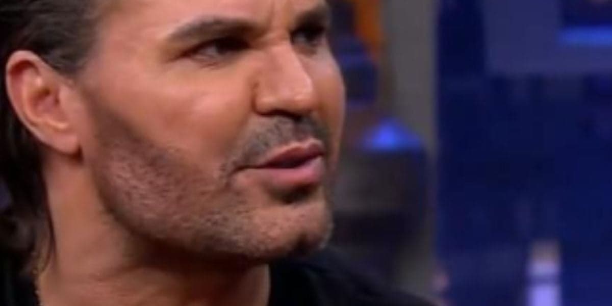 Cantor sertanejo sofreu queda de avião, teve rosto desfigurado e aparência até hoje é motivo de falatório