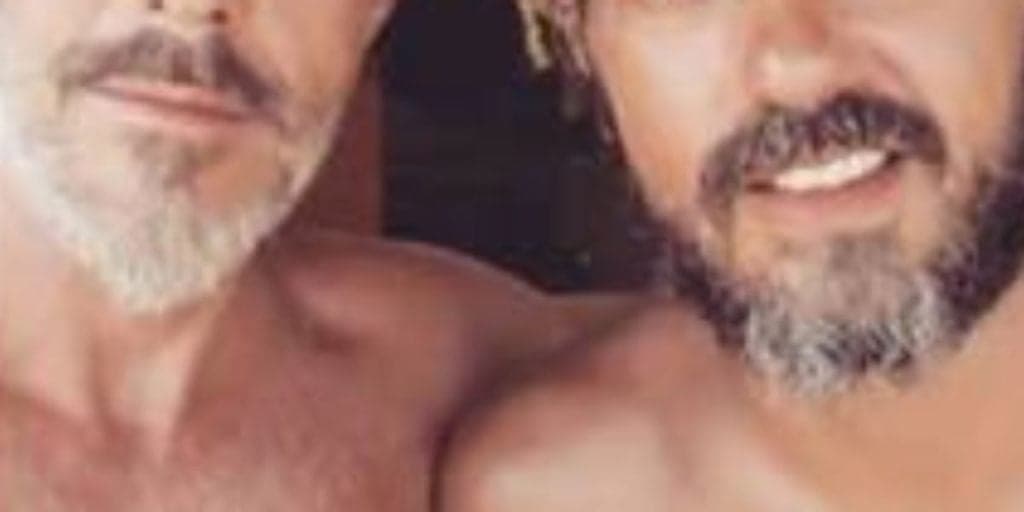 Ator galã de novelas da Globo e SBT vive casamento gay com produtor gato e muita gente nem sonha com isso