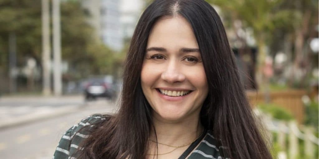 Alessandra Negrini se revolta por ser chamada de bonita com beleza eterna: "Enche o saco"