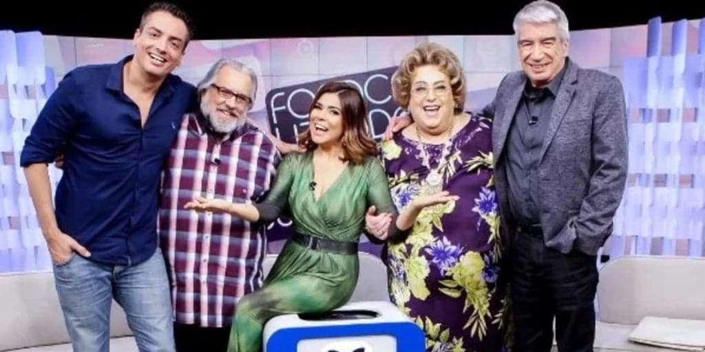 Fofoqueiro famoso da TV disse que já foi flagrado com p#nis na boca e que até dividiu com fã