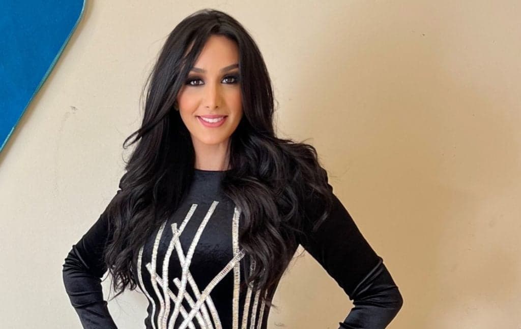 Cantora Marina Elali chega ao Brasil