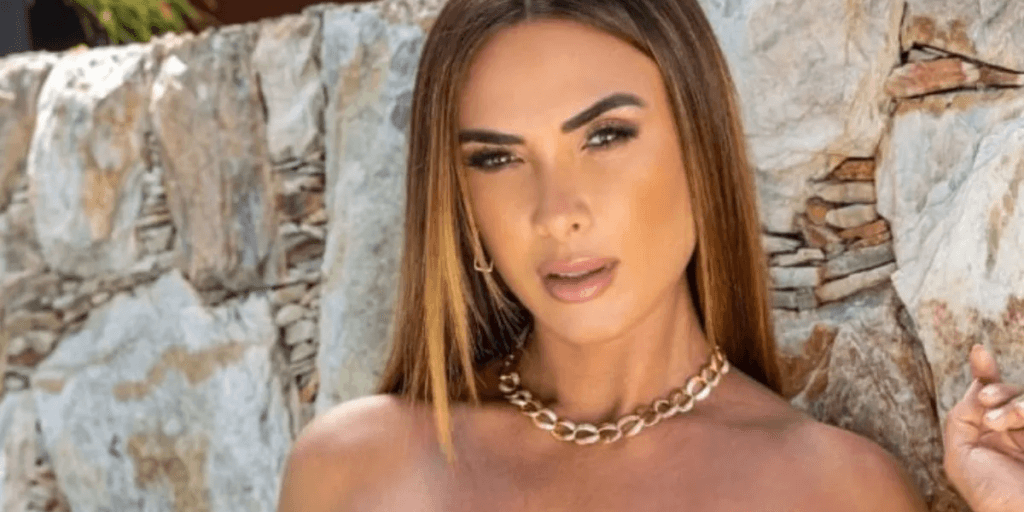 Nicole Bahls é uma das mulheres mais lindas do Brasil e prova isso com foto de lingerie transparente de renda