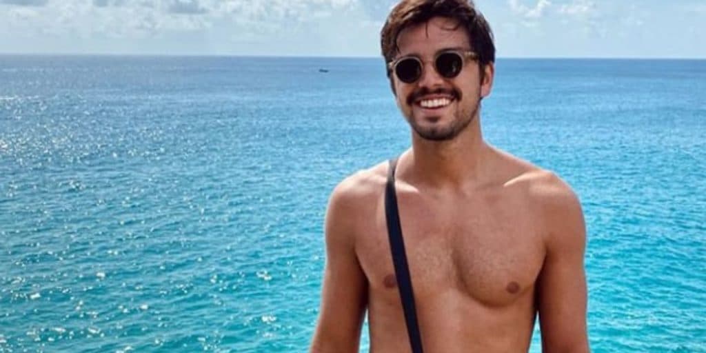 "Me questionei muito cedo", Rodrigo Simas assume, aos 30 anos, sobre sexualidade: "Tive muitas questões"