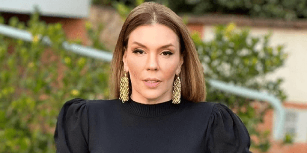 Simony surpreende ao expor foto antiga e faz forte desabafo em textão: “Quero que ela tenha orgulho de nós”