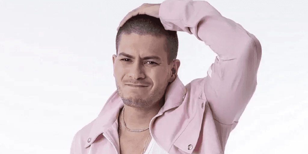 Sem ter conseguido emplacar na TV, Arthur Aguiar segura prêmio do BBB e estratégia é divulgada