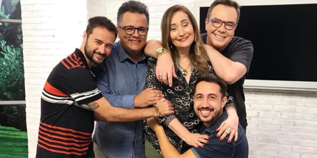 Além de demissão de Felipeh Campos, Sonia Abrão também lidou com saída impactante de outro colunista
