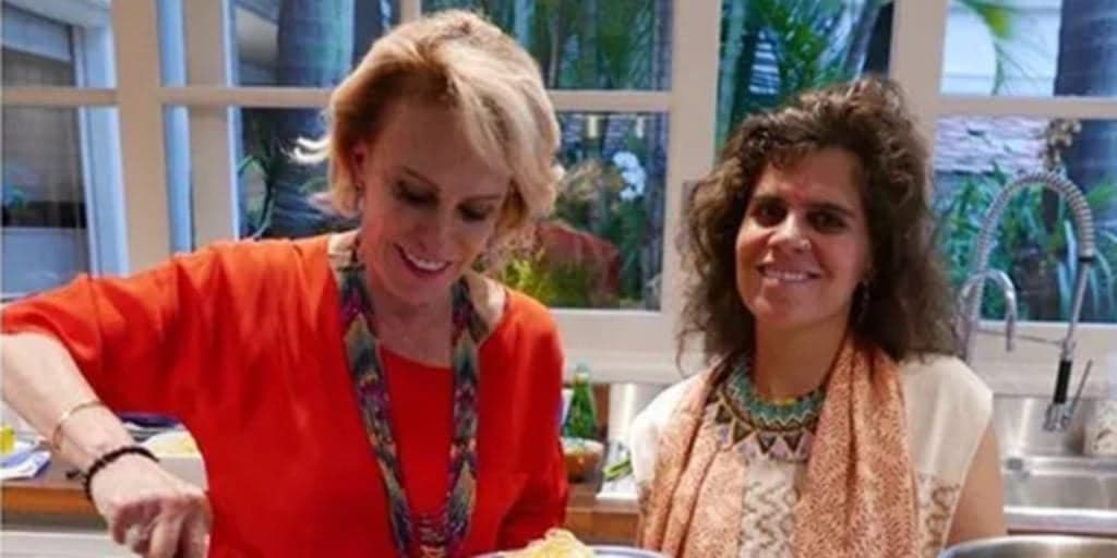 Fralda de pano, rodeada pela natureza e sem riqueza: filha de Ana Maria rejeita fortuna e leva vida humilde