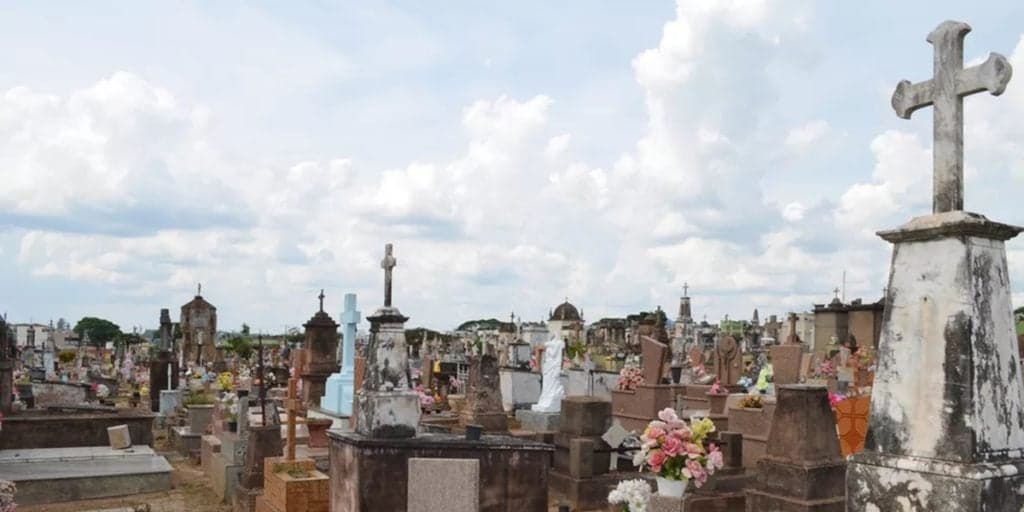 Cantor de pagode é assassinado, aos 36 anos, após urinar em muro e atirador, de 23, foge da polícia