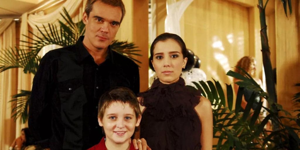 Ator mirim que fez o filho de Marjorie Estiano em Duas Caras cresceu e virou um homão de cair o queixo