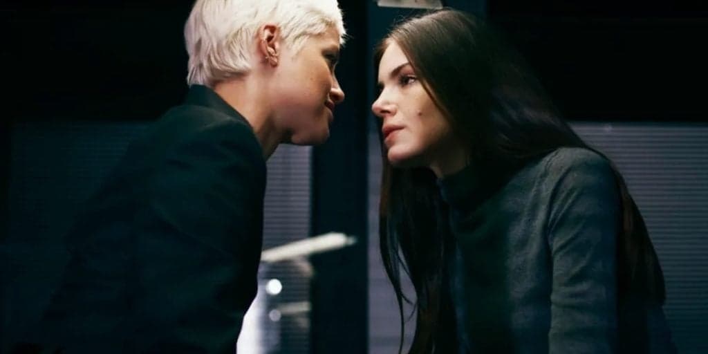 "Confessa", Giovanna tripudia e encurrala Angel na cadeia em Verdades Secretas 2, "Ou vai apodrecer..."