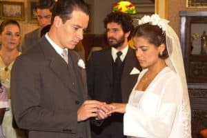 Reginaldo (Antonio Grassi) teme que Guilherme (Rodrigo Faro) seja seu filho com amante do passado e reprova romance dele com Celina (Samara Felippo) (Foto: Reprodução / Globo)