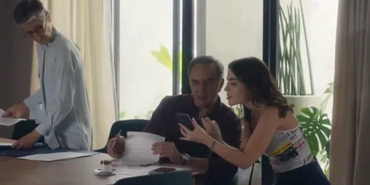 Cássia Kis contracenando com Humberto Martins e Jade Picon em "Travessia" (Foto Reprodução/Globo) Cássia Kis contracenando com Humberto Martins e Jade Picon em "Travessia" (Foto Reprodução/Globo)
