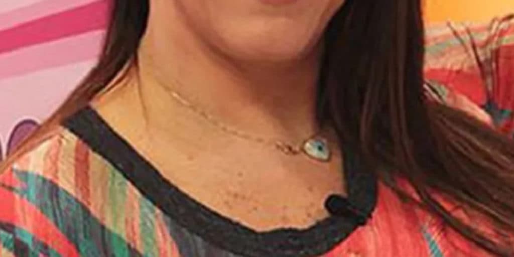 Após ser tirada do ar, apresentadora do SBT é anunciada com namorado em programa na concorrência